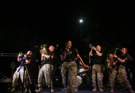 DVE UNIFORMI ENA PESEM 51 FOTO LJUBO VUKELIČ